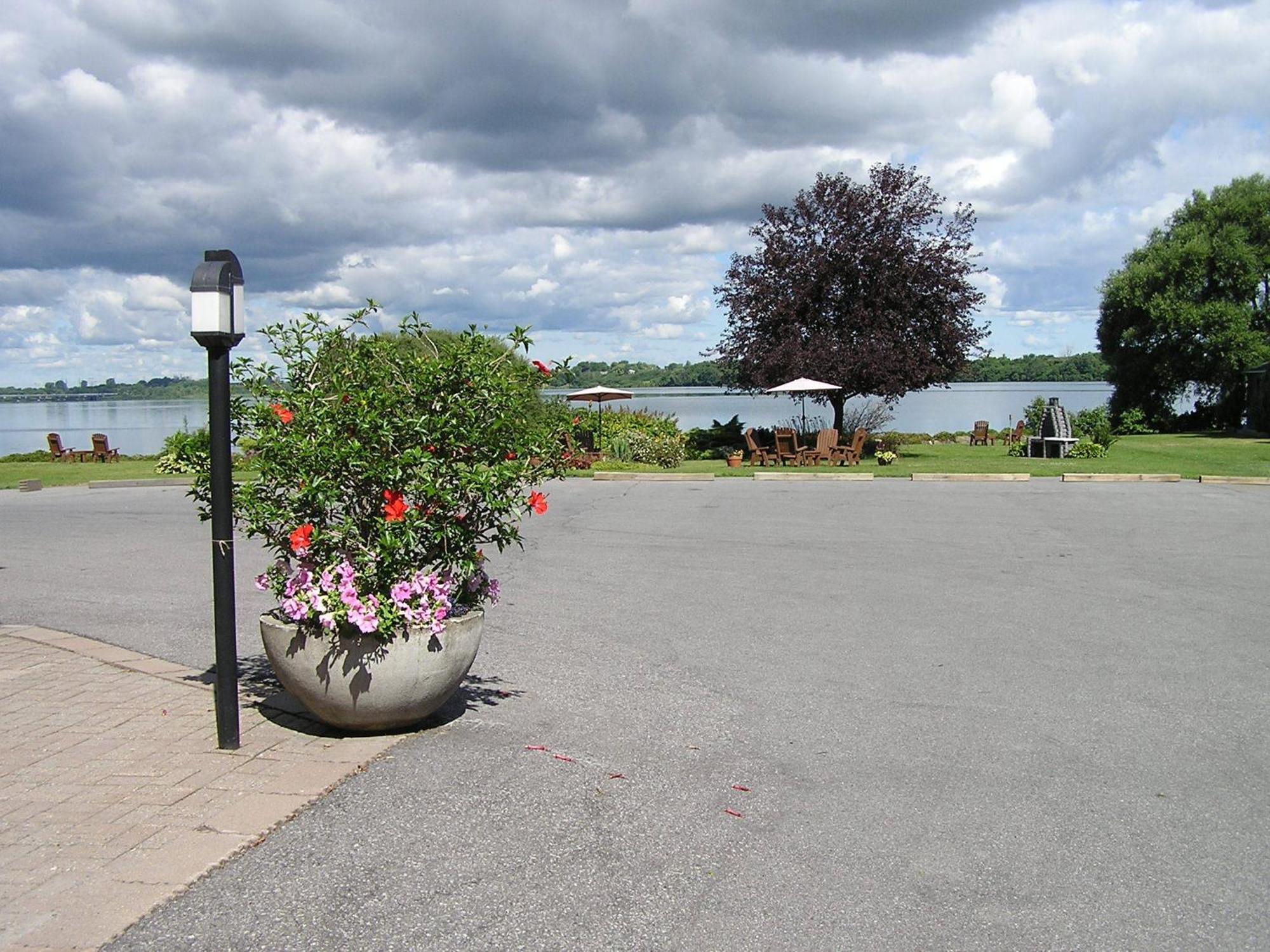 Hotel Oasis Lac St-Louis Salaberry-de-Valleyfield Exteriér fotografie
