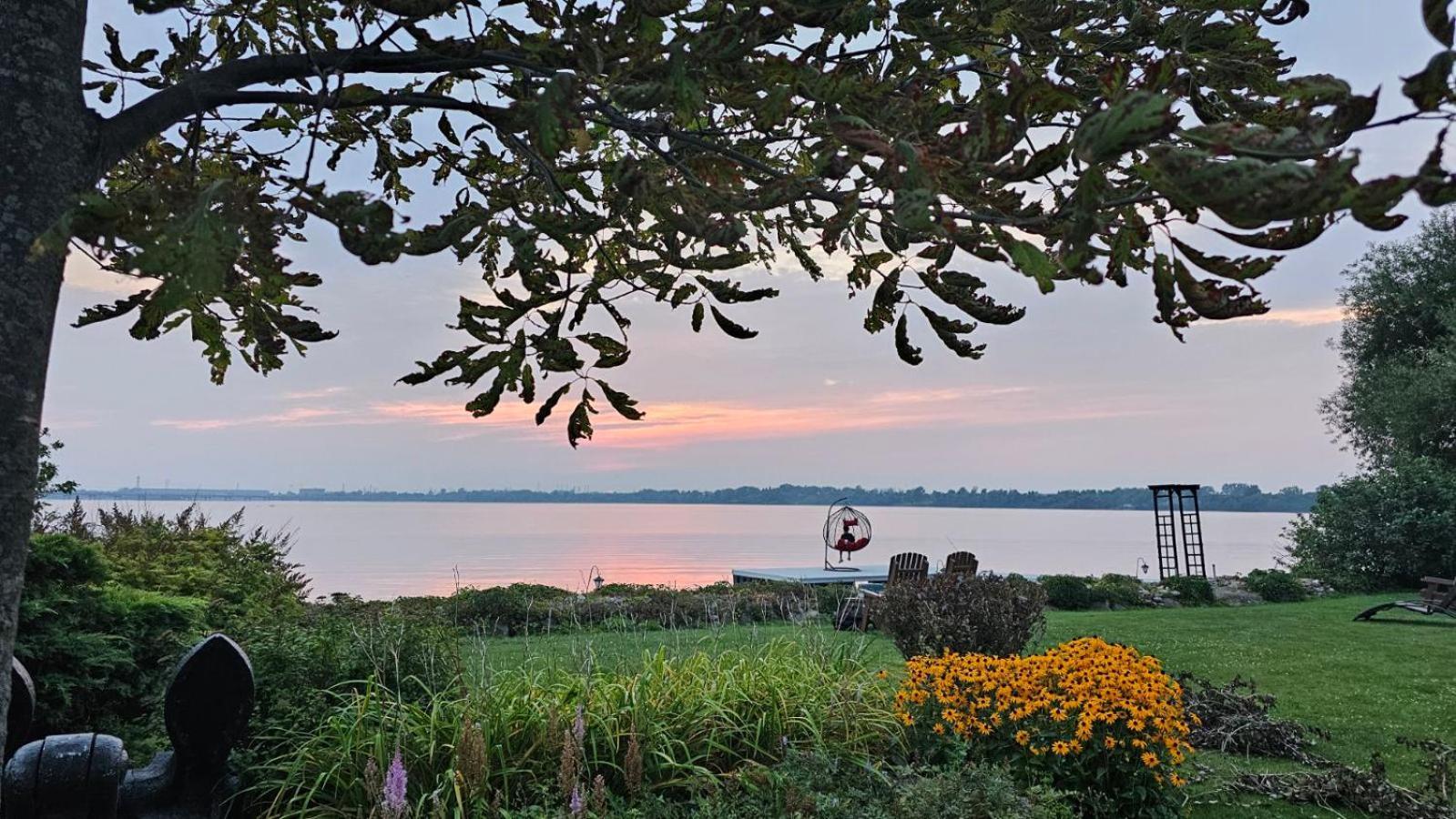 Hotel Oasis Lac St-Louis Salaberry-de-Valleyfield Exteriér fotografie