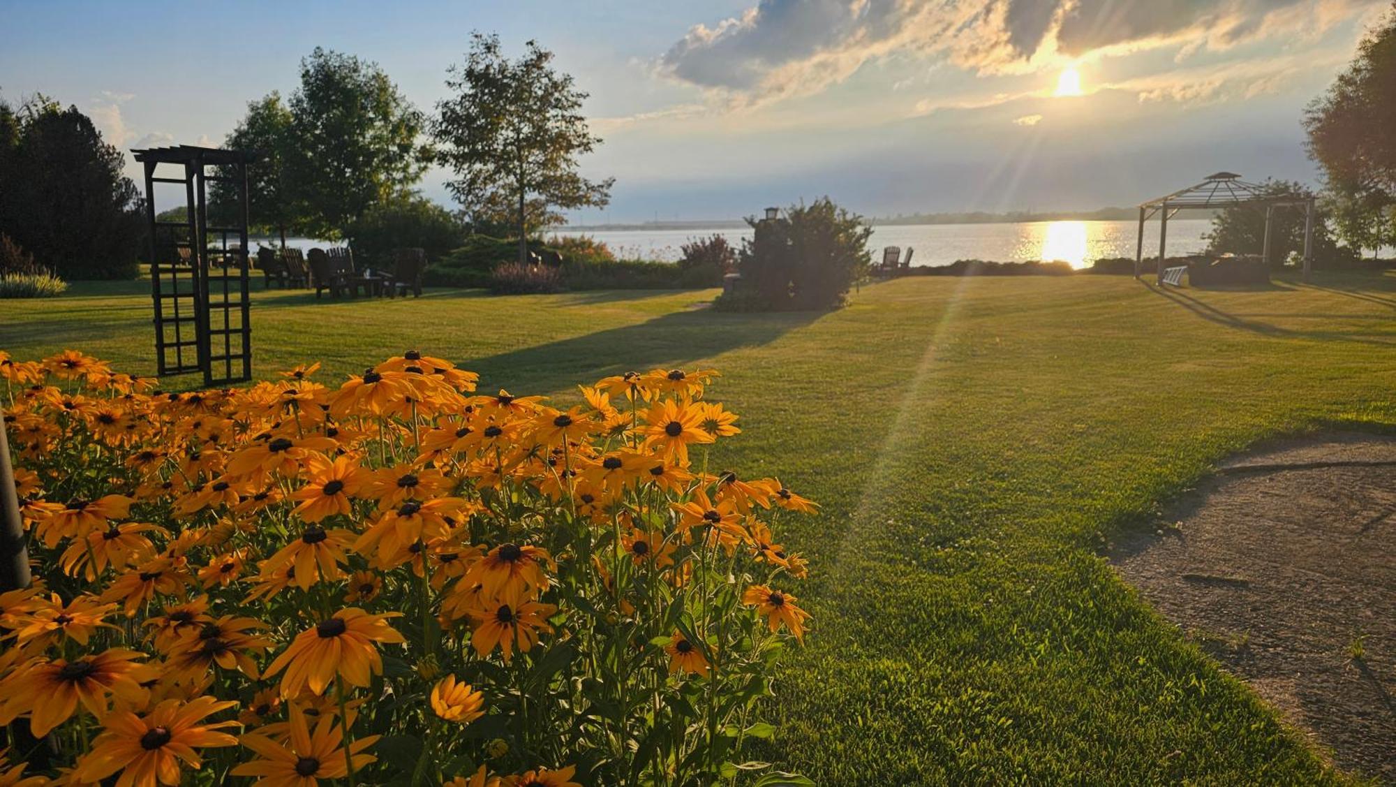 Hotel Oasis Lac St-Louis Salaberry-de-Valleyfield Exteriér fotografie