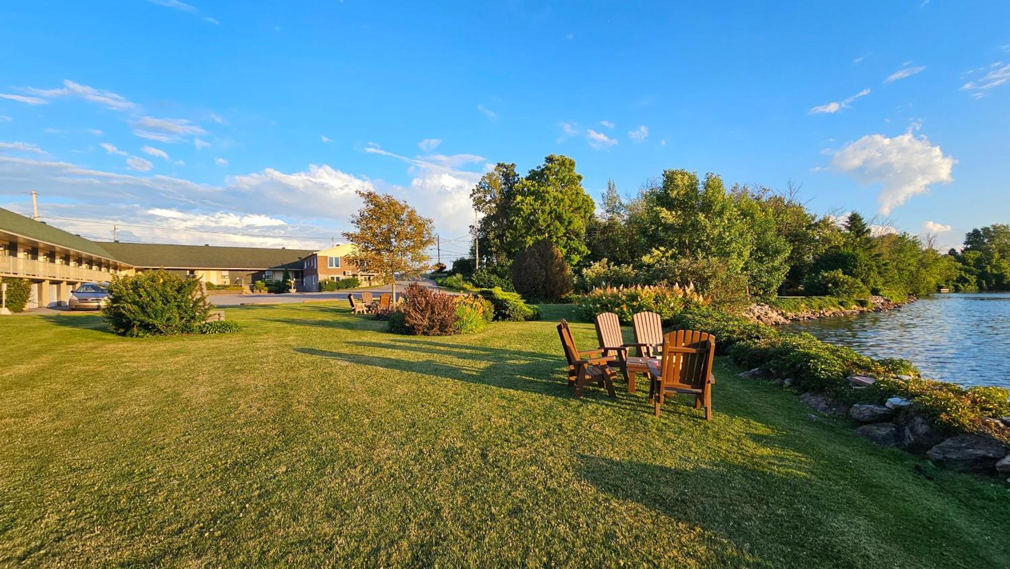 Hotel Oasis Lac St-Louis Salaberry-de-Valleyfield Exteriér fotografie