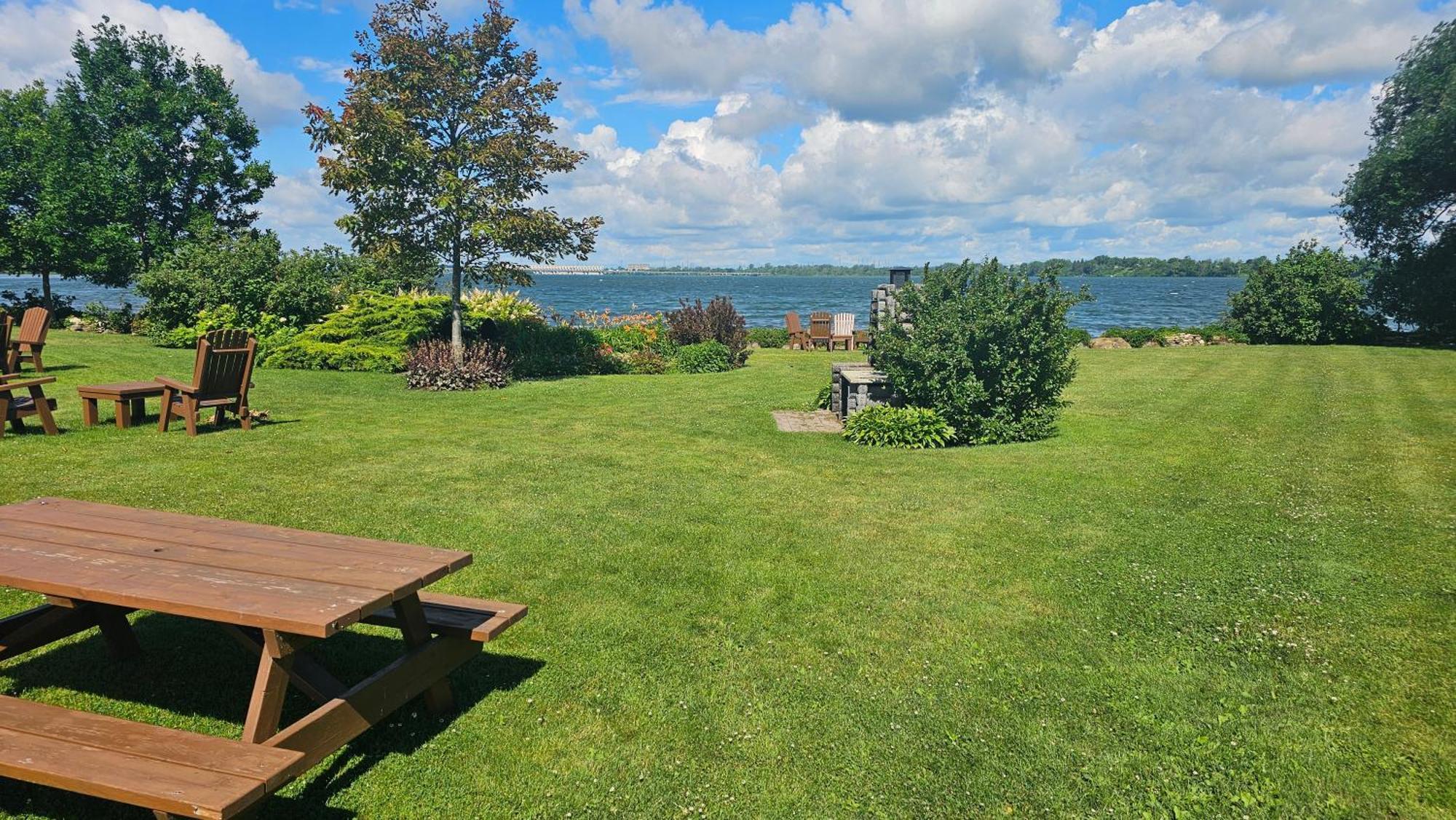 Hotel Oasis Lac St-Louis Salaberry-de-Valleyfield Exteriér fotografie