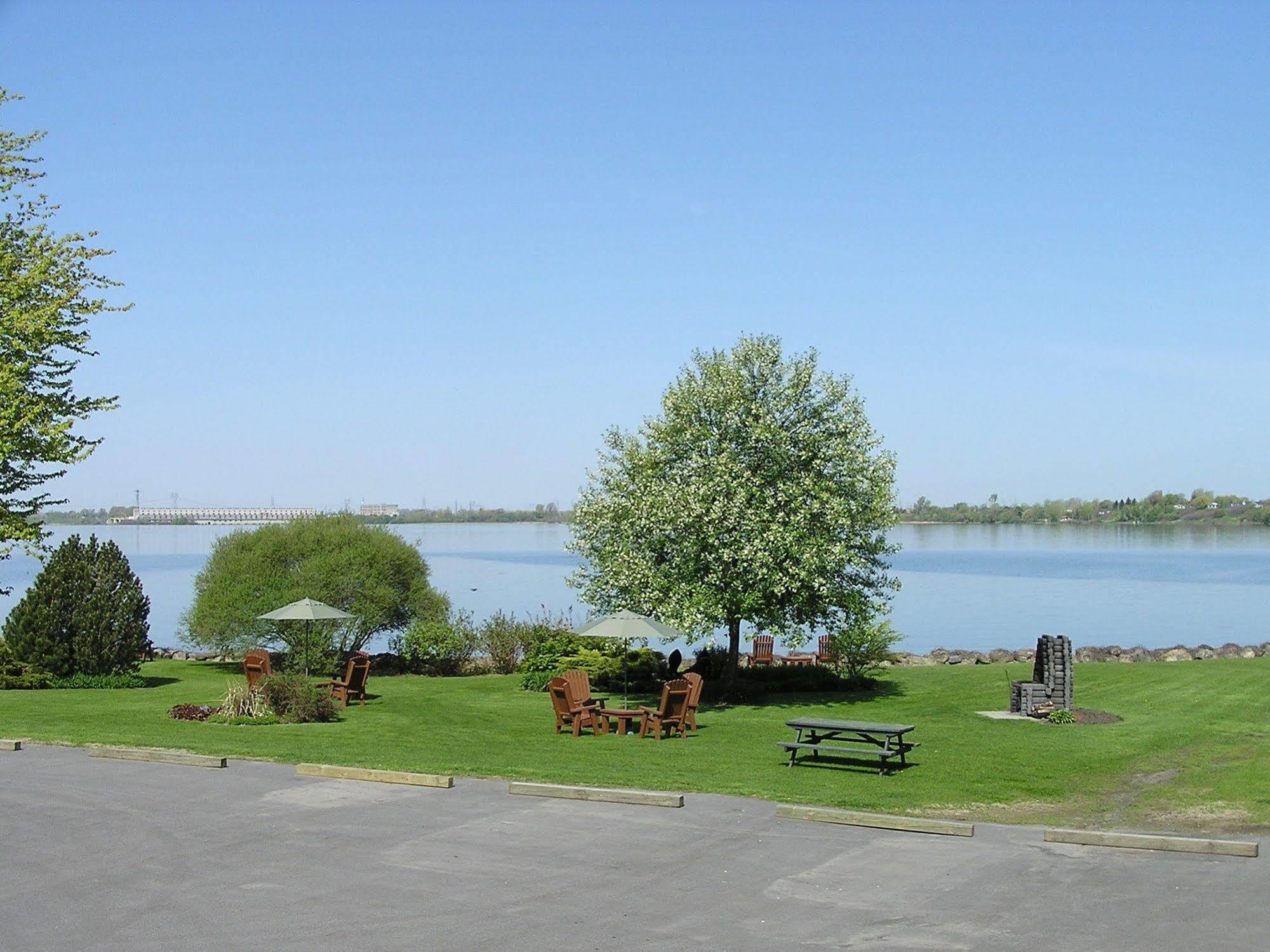 Hotel Oasis Lac St-Louis Salaberry-de-Valleyfield Exteriér fotografie